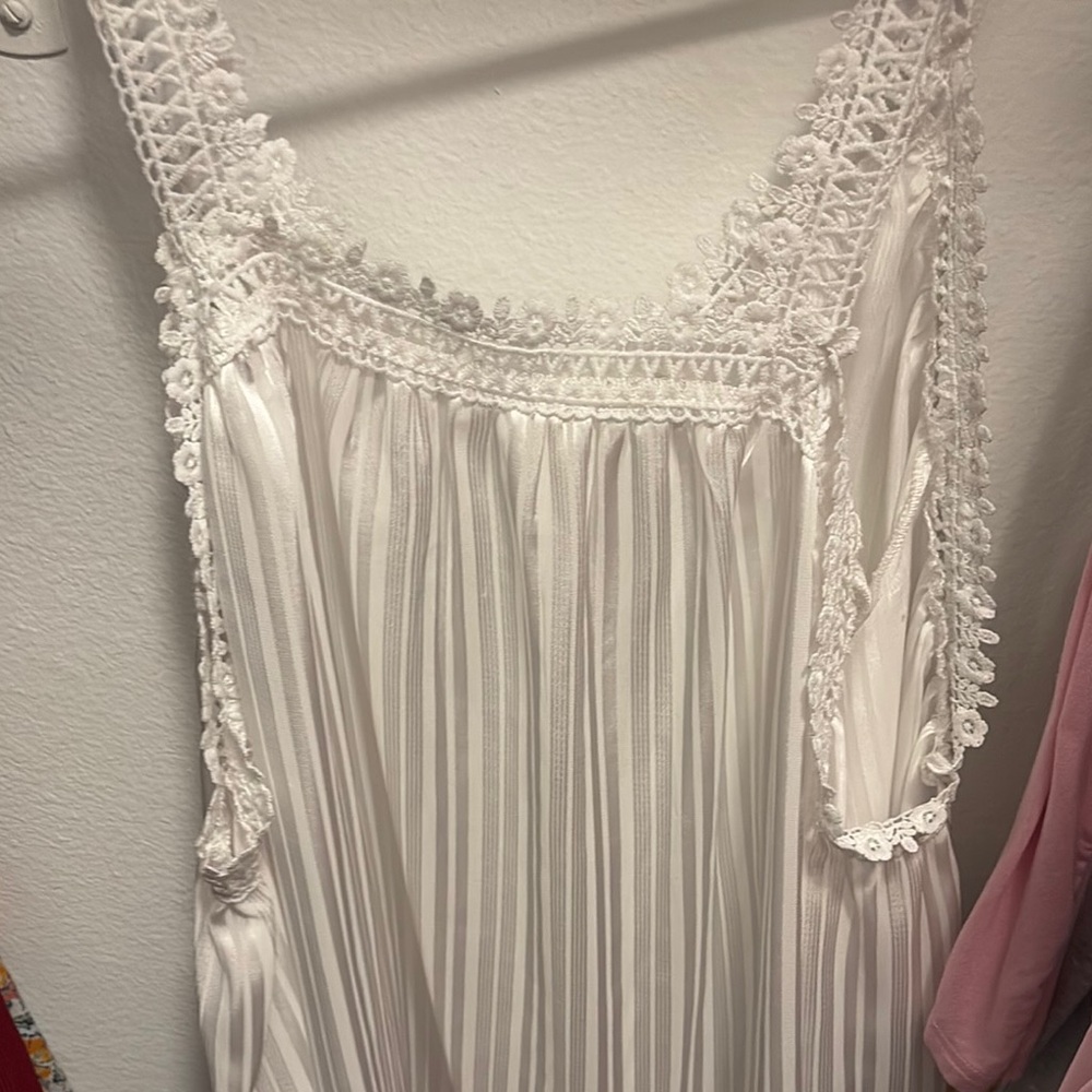 Elegant White Lace Trim top